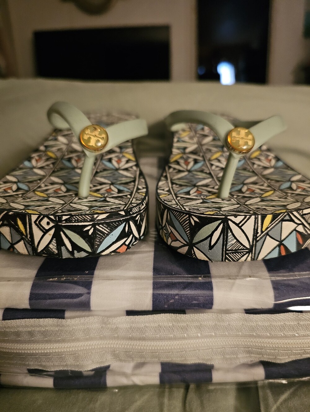 Tory Burch Thandie Printed Wedge Flip Flops Psychedelic Geo Mint Green Sz 8.5 - Picture 2 of 14
